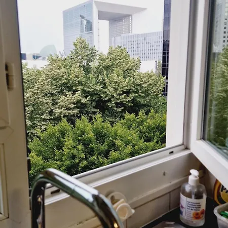 Paris La Defense Design Au Pied De La Gare Et Centre Commercial Westfield