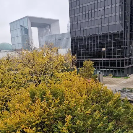 Апартаменты Paris La Defense Design Au Pied De La Gare Et Centre Commercial Westfield Пюто